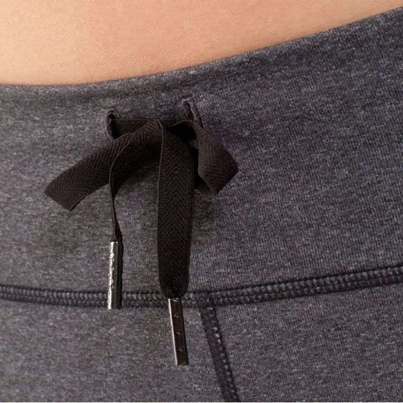 Lululemon Relaxed Fit Crop II Pants Zip Pocket Wide Leg Stretch Capri Drawcord - Picture 14 of 14